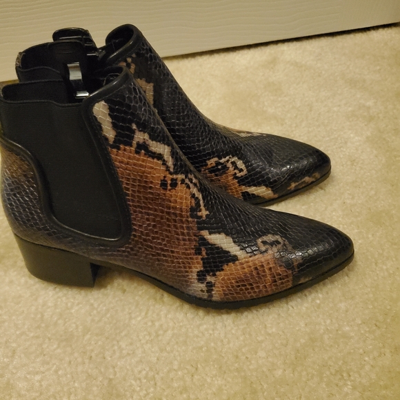 NEW Donald Pilner DYLA bootie - Picture 2 of 4